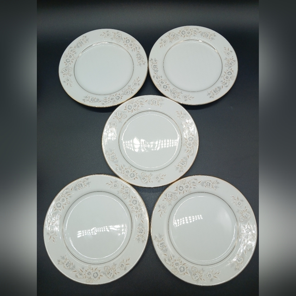 Winchester China Tea Set by Diamond China (Japan)​​​ - Picture 10 of 12